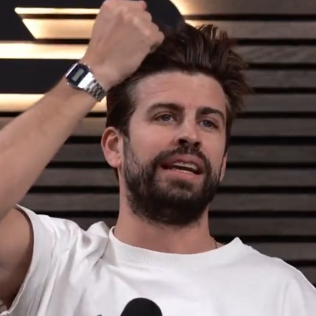 Gerard Pique u emisiji pokazuje svoj novi Casio sat