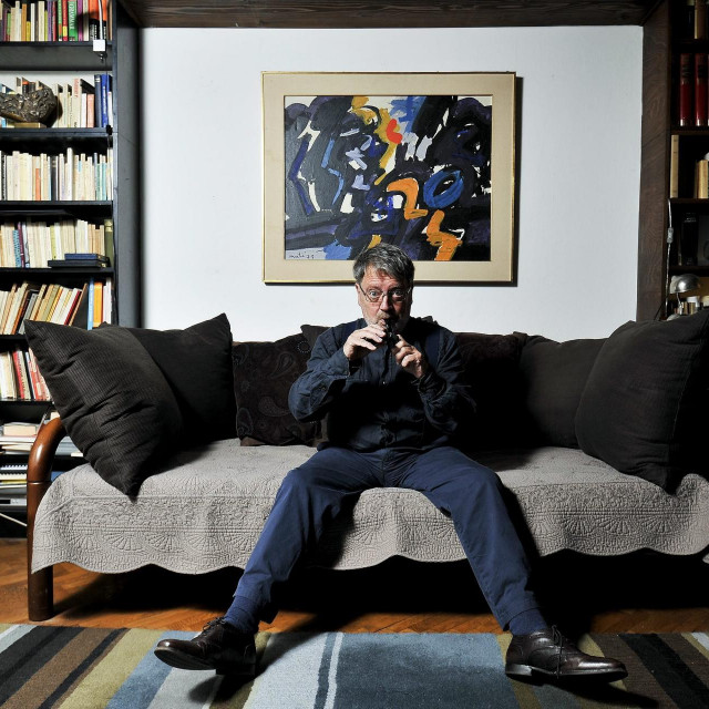 Dramaturg Vjeran Zuppa, fotografiran u svom domu