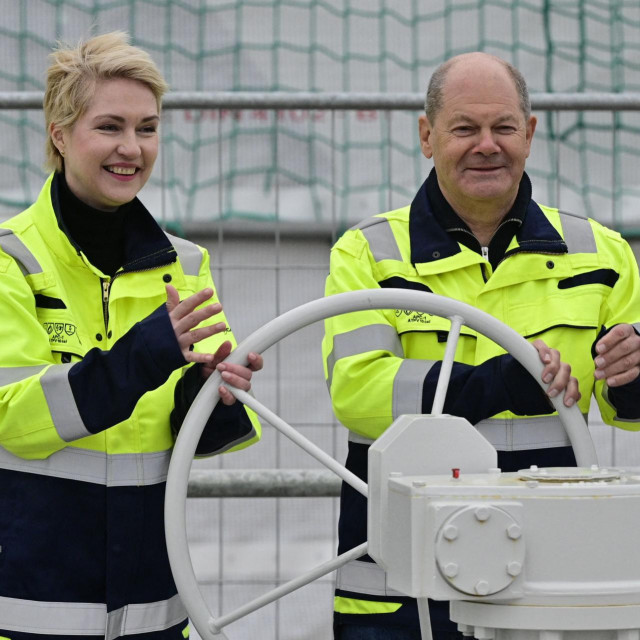 Kancelar Olaf Scholz i Manuela Schwesig, premijerka Mecklenburg-Vorpommerna