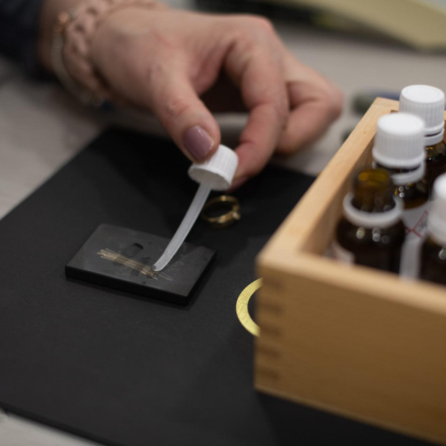 Ispitivanje čistoće zlata kemijskom analizom