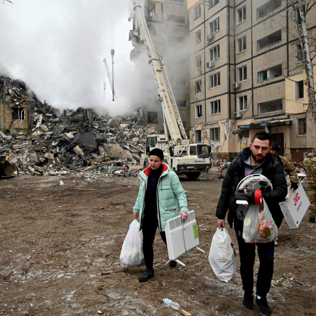 Razorena stambena zgrada u Dnjipru