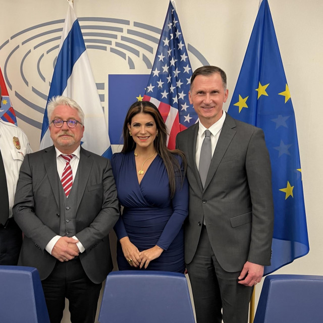 Pravednici Aston Bright, Markus Stötzel i Gloria Garcés i Dragan Primorac