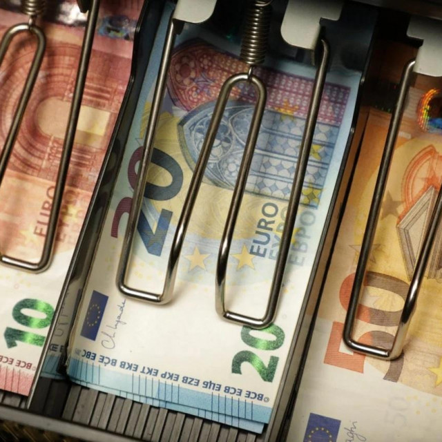 Iz Ministarstva regionalnoga razvoja i fondova Europske unije kažu da su zbog nedostupnosti sustava produljili rokove za podnošenja obrazaca