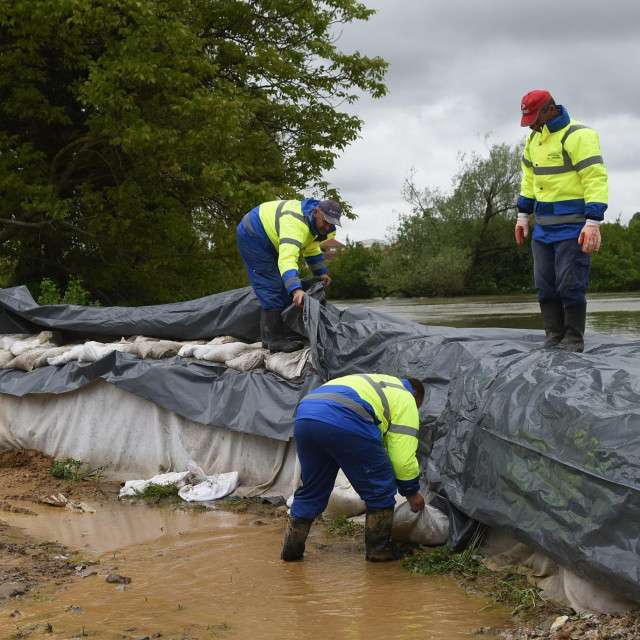 Arhivska fotografija poplava u Karlovcu