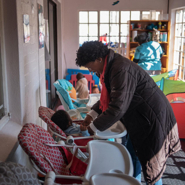 U JAR-u se godišnje napusti više od 10.000 djece