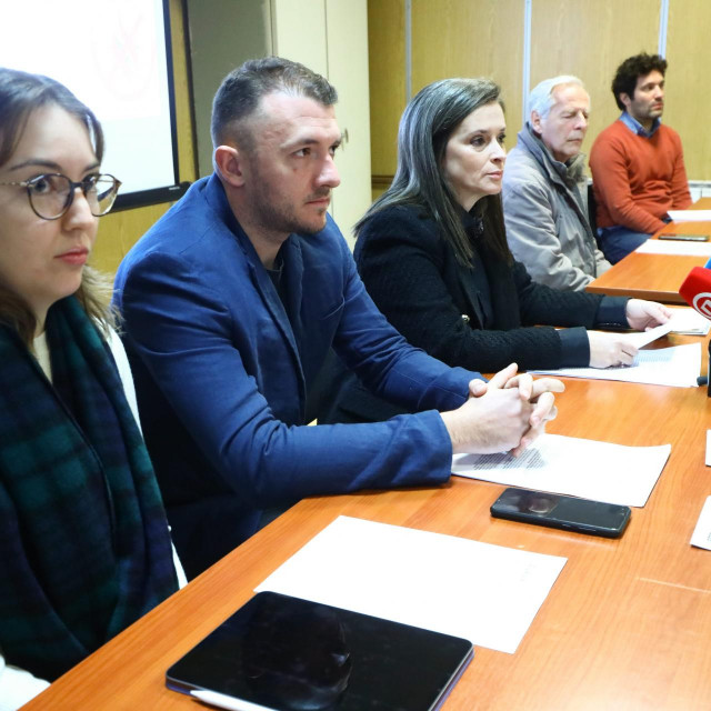 Konferencija za medije Građanske inicijative ‘Stop spalionici Rebro‘ povodom javne rasprave o izgradnji spalionice infektivnog otpada na Rebru.

 
