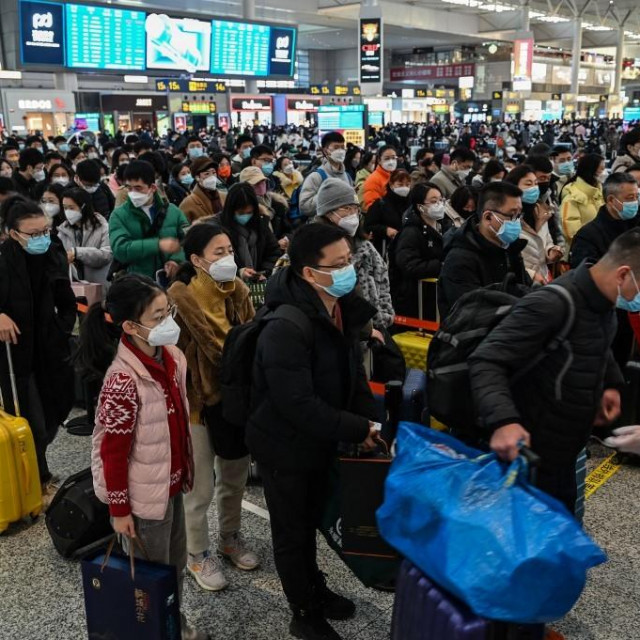 Gužve na kineskim željezničkim kolodvorima uoči lunarne Nove godine