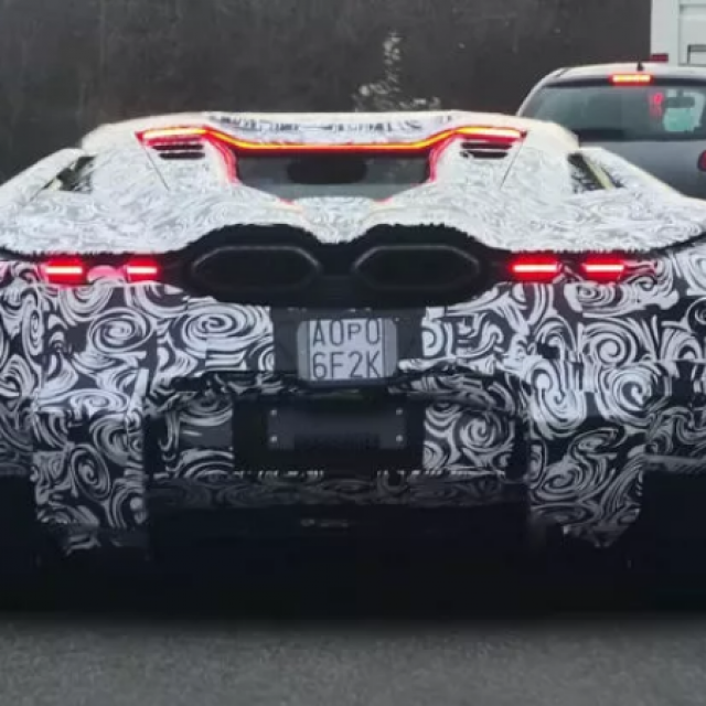 Nasljednik Lamborghinija Aventadora (kamuflirani prototip)