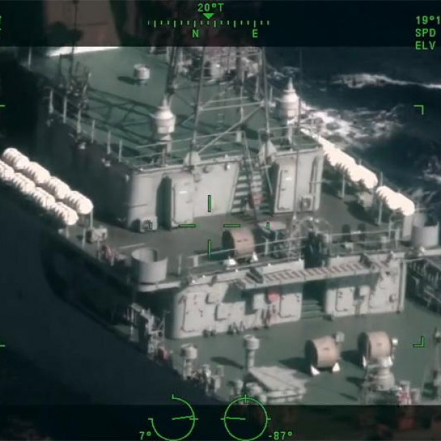 Ruski brod Karelija, klase Višnja, plovi u blizini Havaja