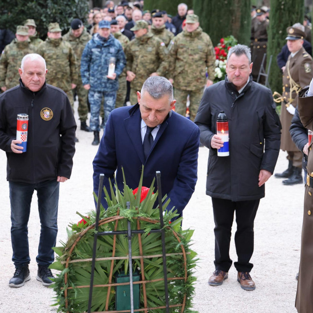 Polaganje vijenaca na Gradskom groblju u Zadru
