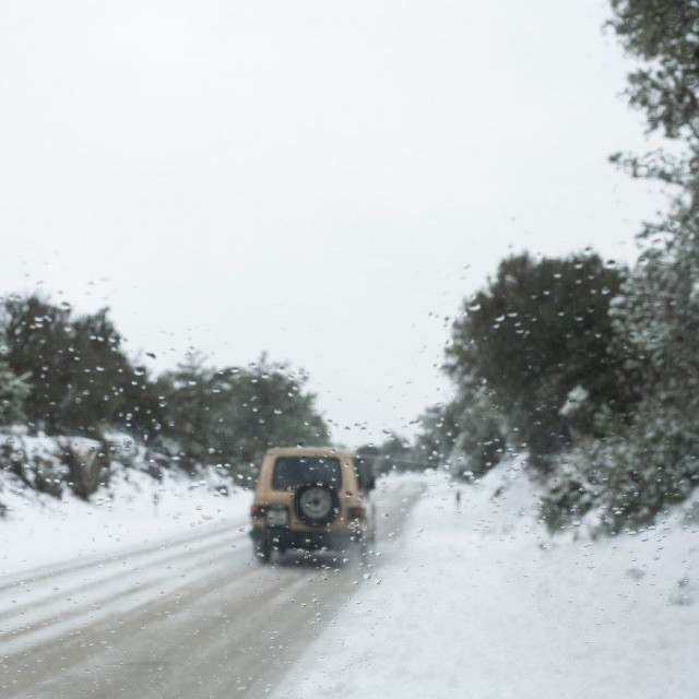 Gusti snijeg koji otežava promet