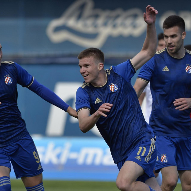 Gabrijel Rukavina slavi pogodak