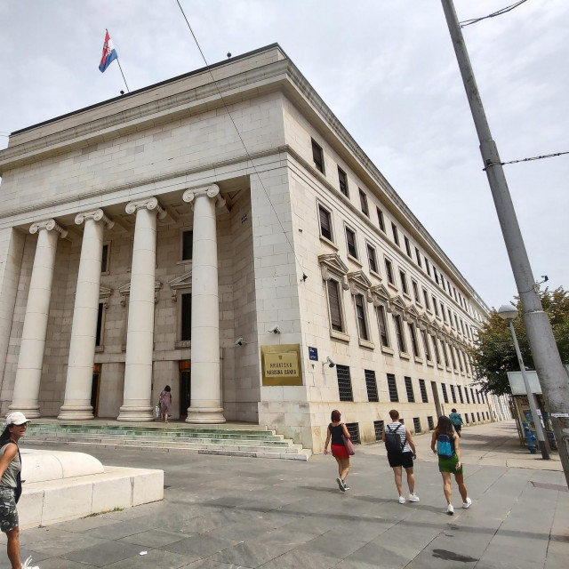 Najbliže su Hrvatskoj po udjelu javnog duga u BDP-u na kraju prošlogodišnjeg rujna Finska i Slovenija gdje je iznosio 70,8 odnosno 72,3 posto