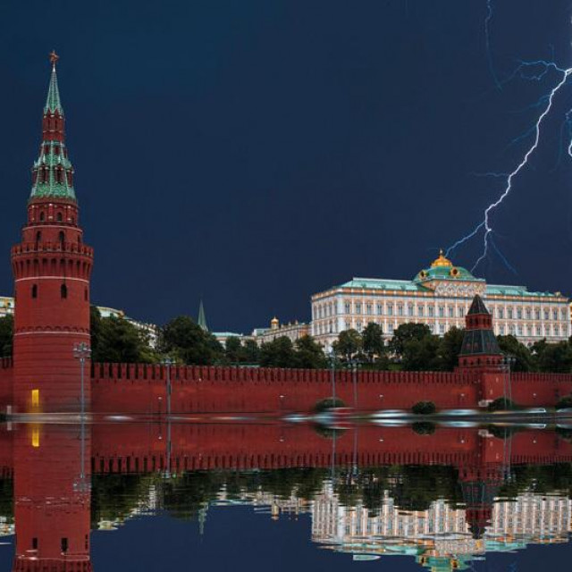 Ilustracija: Udarac munje iznad Kremlja