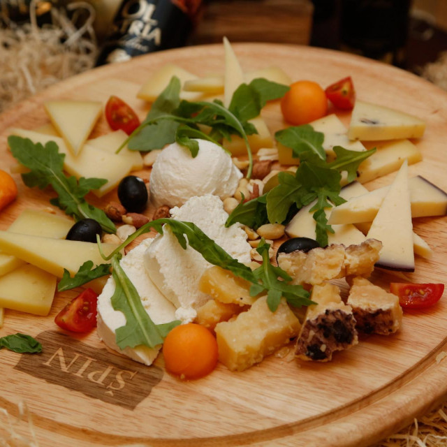 Porec, 200717.
Agrolagunina Stancija Spin, maslinovo ulje, vino i sir.