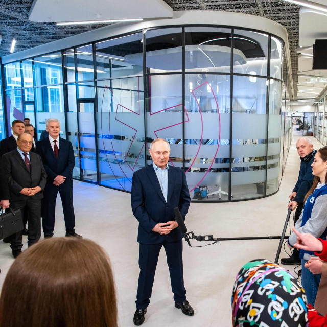 Vladimir Putin razgovara sa studentima Sveučilišta Lomonosov u Moskvi