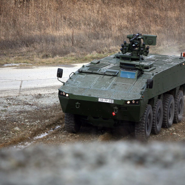  Borbeno oklopno vozilo (BOV) AMV PATRIA  (arhiva)