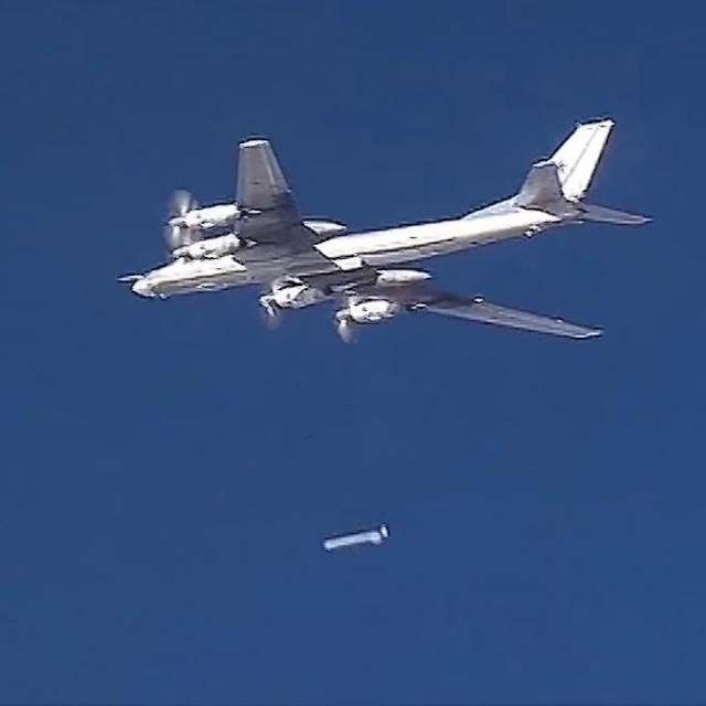 Ilustracija, Tu-95 u letu