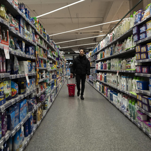 ‘Ove brojke jasno nam pokazuju kako su inspekcijski nadzori Državnog inspektorata te mjere koja je Vlada donijela u cilju zaštite prava potrošača, urodile plodom‘, rekao je Andrija Mikulić