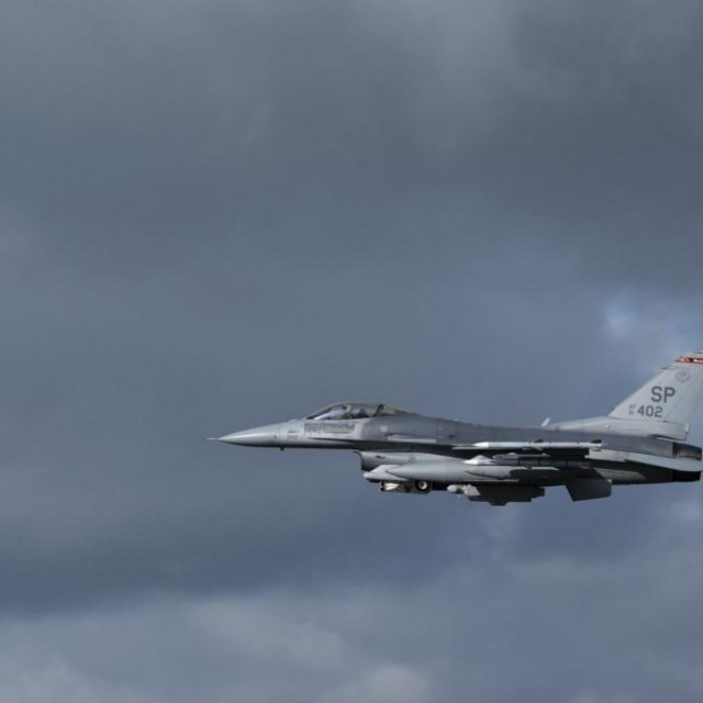 Borbeni zrakoplov F-16 (ilustrativna fotografija)