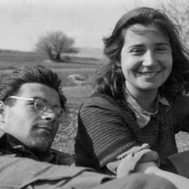 Cvijeta Job i Jure Kaštelan na II kongresu omladine Jugoslavije u Daruvaru 1944