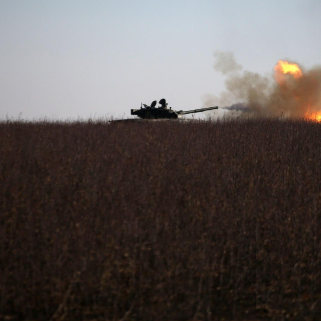 Tenkovi na napuhavanje poznati su dio asortimana ruske doktrine obmane, a mamci su poznati kao ”maskirovke”