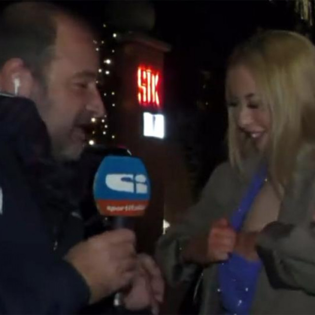 Trenutak kada je posegnula za desnom dojkom