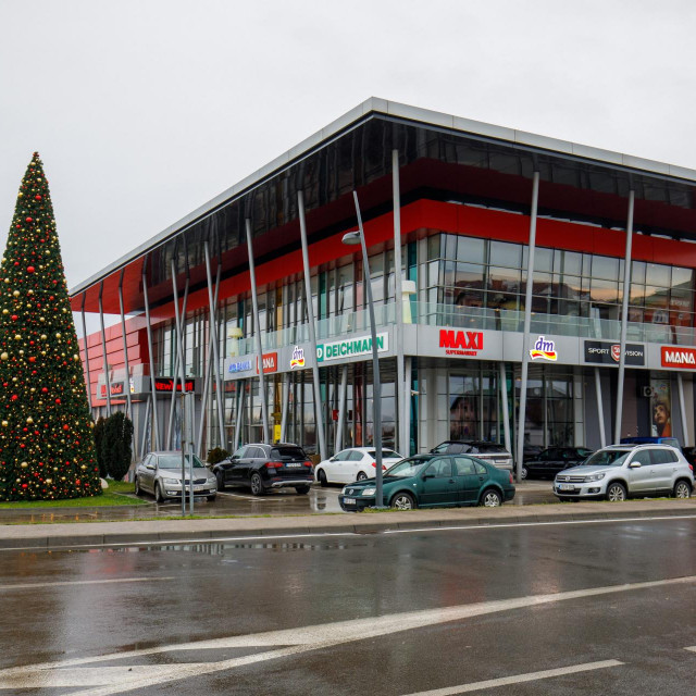 Trgovački centar City Center IN u Orašju