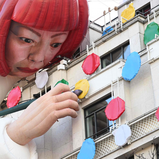 Yayoi Kusama, Louis Vuitton, Champs-Elysees