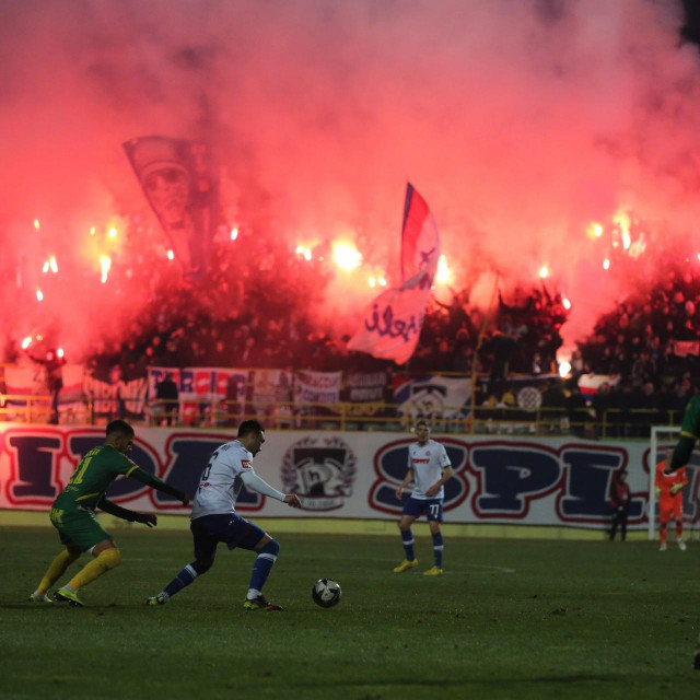Torcida je tijekom utakmice u Puli upalila ukupno 32 bengalke