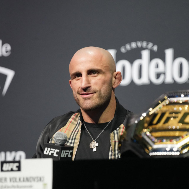 Alexander Volkanovski 