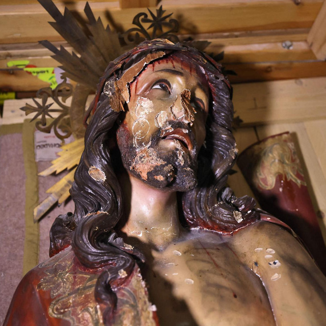 Drveni kip Isusa koji je oštećen u Crkvi bičevanja u Izraelu