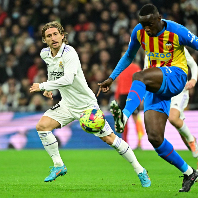 Luka Modrić i Mouctar Diakhaby tijekom utakmice Reala i Valencije