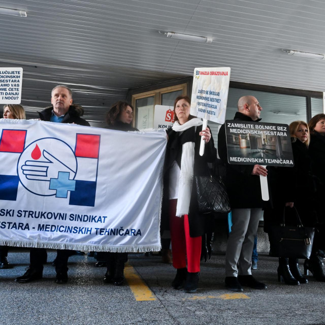 Prosvjed ispred ulaza u Ministarstvo zdravstva