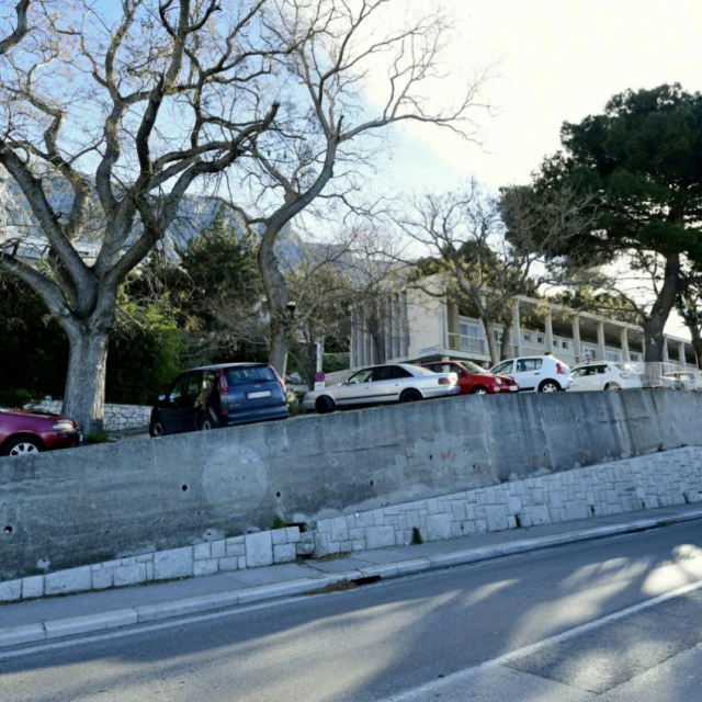 Zidić s kojeg je pala žena