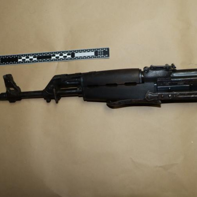 Kalašnjikov iz kojeg je u Dubravi pucao 25-godišnjak