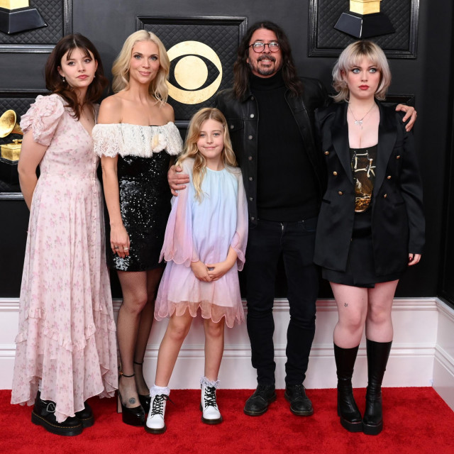 Dave Grohl sa suprugom Jordyz i kćerima Violet Maye, Harper Willow, te Ophelijom Saint