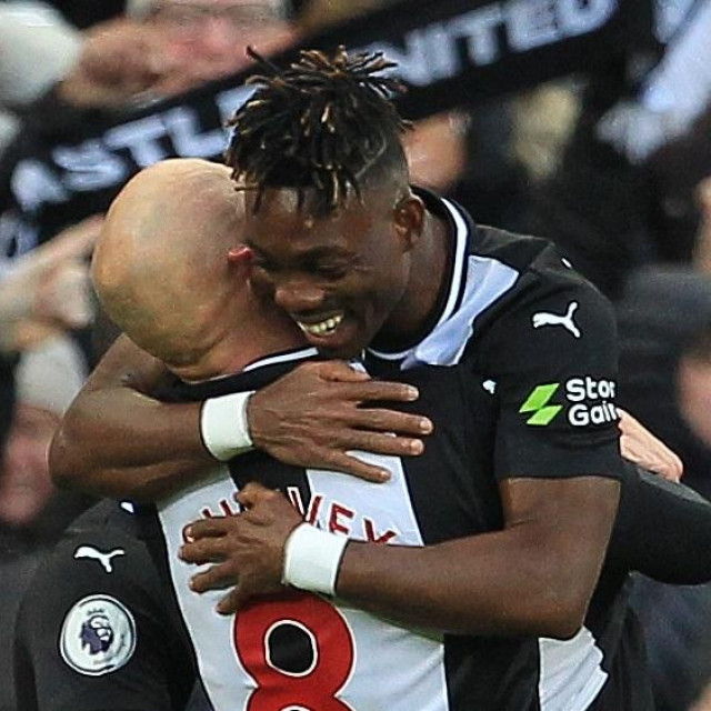  Christian Atsu (desno)