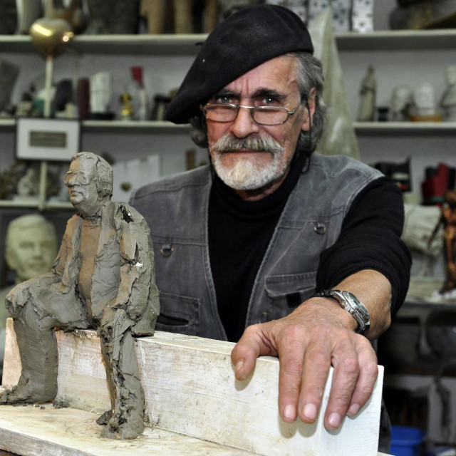 Kipar Aleksandar Ale Guberina pobjedio je na natječaju za izradu spomenika Miljenku Smoji