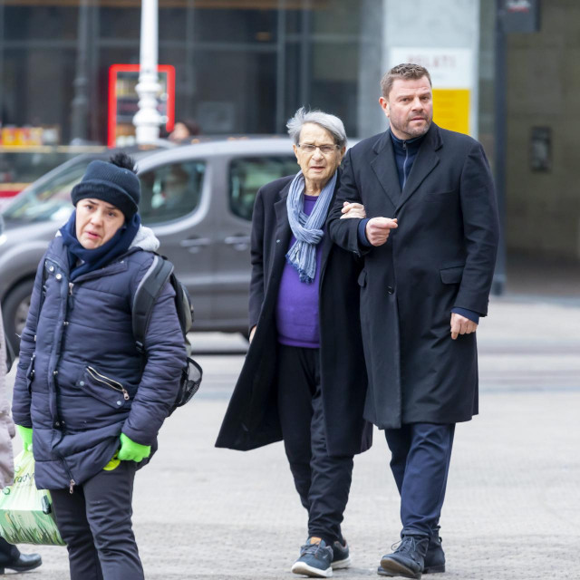 Miroslav Ćiro Blažević sa sinom u šetnji na Trgu bana Jelačića
 