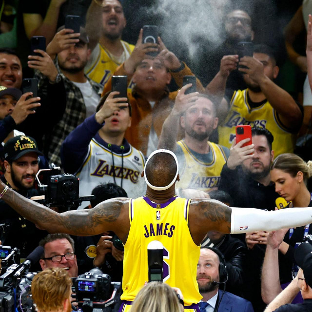 LeBron James prije početka utakmice