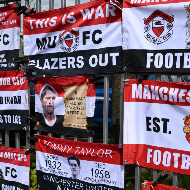 Poruke protiv obitelji Glazer izvješene na Old Traffordu prošle godine