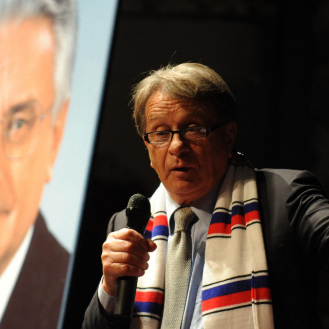 Ćiro Blažević na tribini o Franji Tuđmanu

 