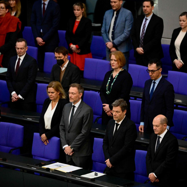 Njemačka ministrica vanjskih poslova Annalena Baerbock, njemačka ministrica unutarnjih poslova Nancy Faeser, njemački ministar financija Christian Lindner, njemački ministar gospodarstva i zaštite okoliša Robert Habeck i njemački kancelar Olaf Scholz