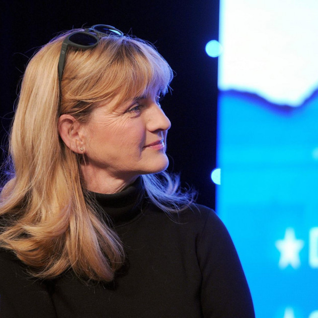 Zagreb, 231219.
jazz and cabaret klub Kontesa, Cesarceva2. Konferencija za medije na kojoj je predstavljen program doceka Nove godine na trgu bana Jelacica.
Na fotografiji: Novi Fosili, Sanja Dolezal.