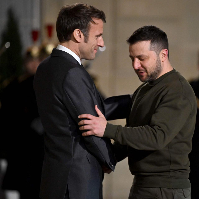 Emmanuel Macron i Volodimir Zelenski 