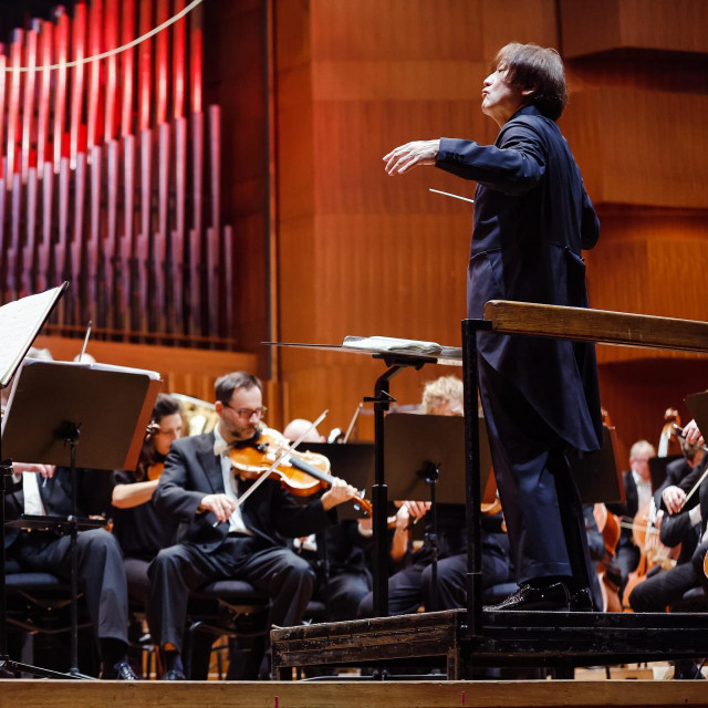 Koncert Zagrebačke filharmonije u čast Lovre pl. Matačića u Lisinskom. Orkestrom je tom prigodom ravnao maestro Kazushi Ono