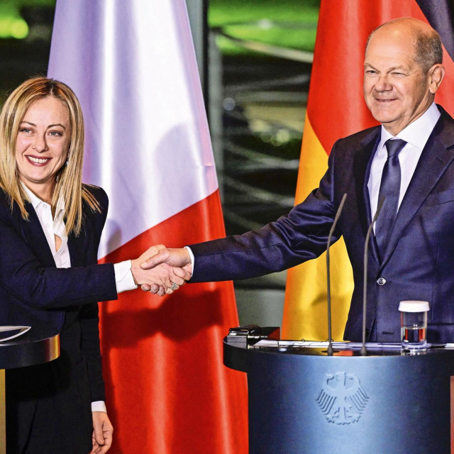 Predsjednica ECR-a, talijanska premijerka Giorgia Meloni, sve je otvorenija za partnerstvo s EPP-om