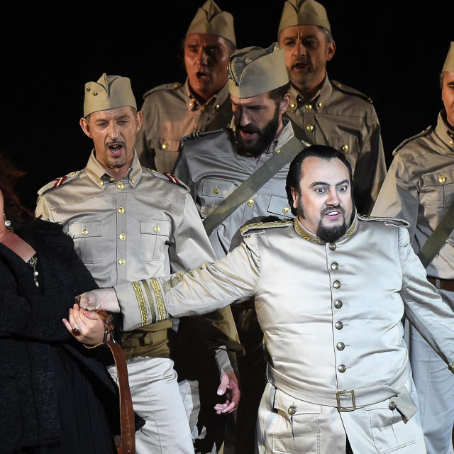 George Petean i Marie-Nicole Lemieux (L), Il Trovatore