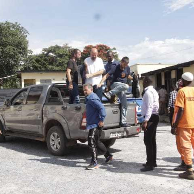 Hrvati stižu na sud u Ndoli